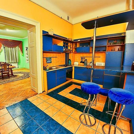 Apartments On Valova 25 Lviv Bagian luar foto
