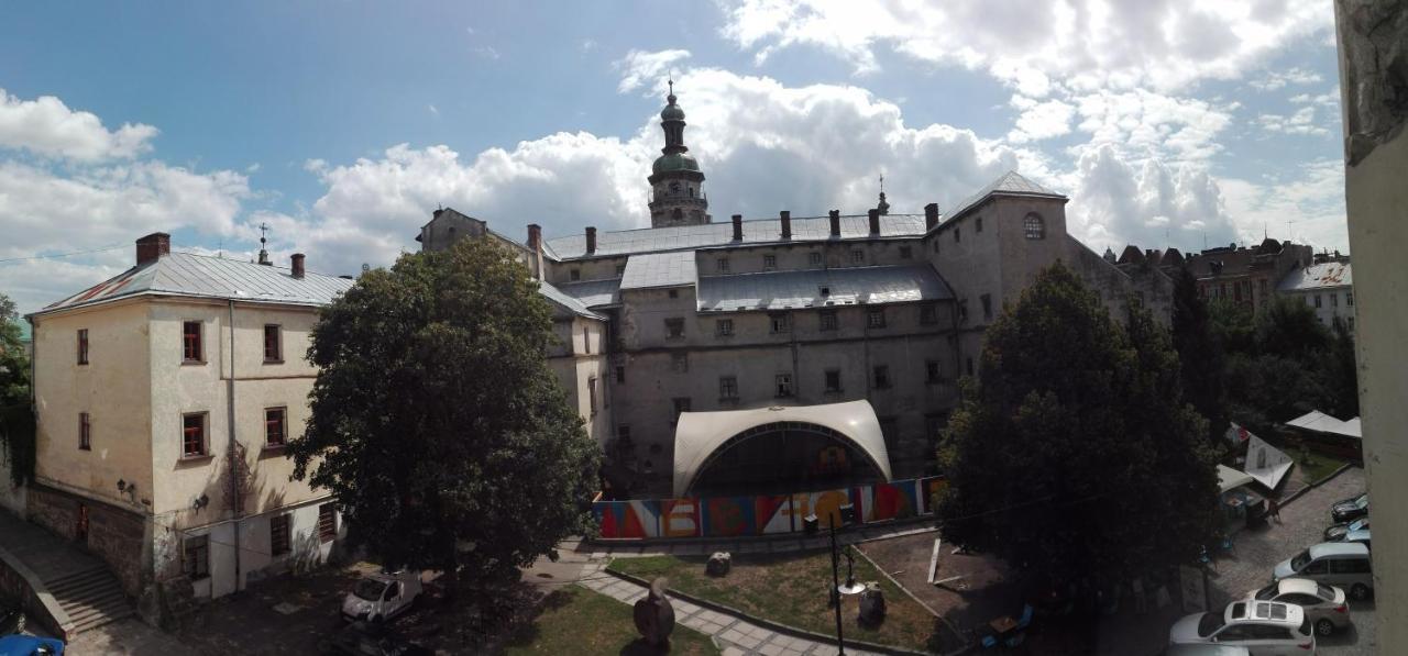 Apartments On Valova 25 Lviv Bagian luar foto